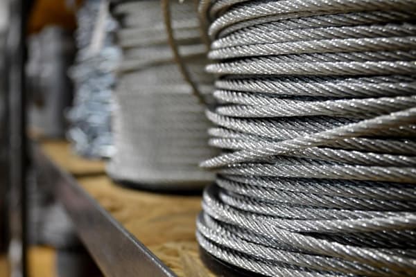 Cadenas, cuerdas y alambres