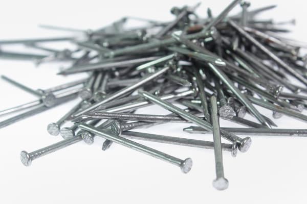 Puntas, clavos y remaches